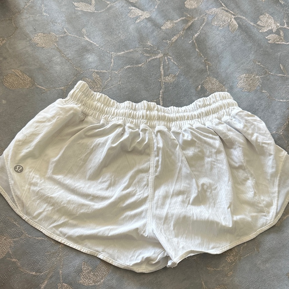 Lululemon hotty toddy White Shorts with zipper and hidden pocket